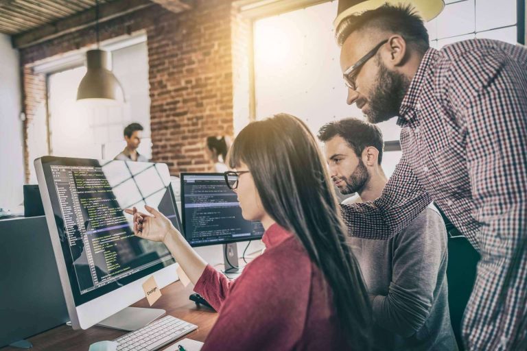 ¿Qué incluyen las ofertas en desarrollo web hasta fin de año de Gratum Corp?