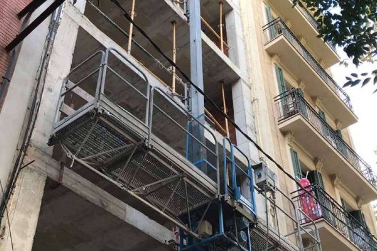 El servicio de transporte, montaje y desmontaje de andamios que ofrece TusAndamiosBarcelona