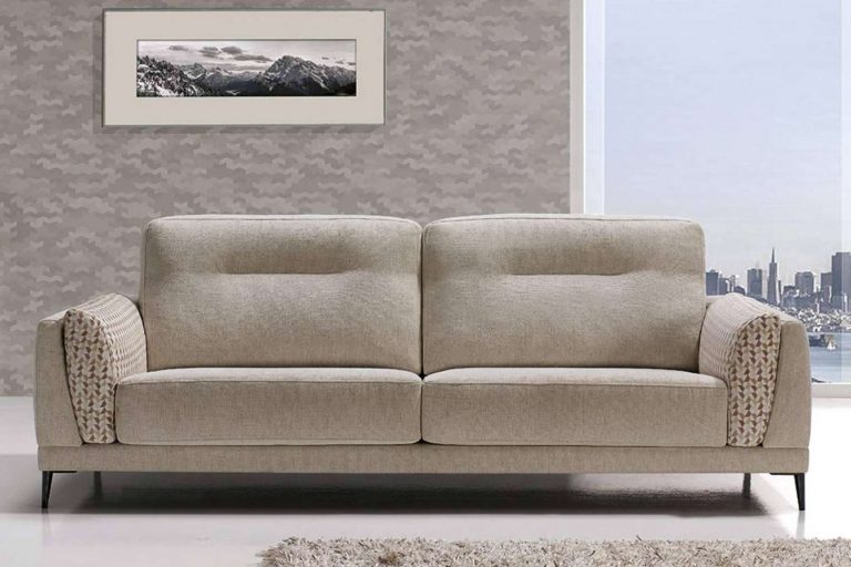 Muebles Industria ofrece lo nuevo en tapicería en España, sofás a medida y sofás con puf integrado