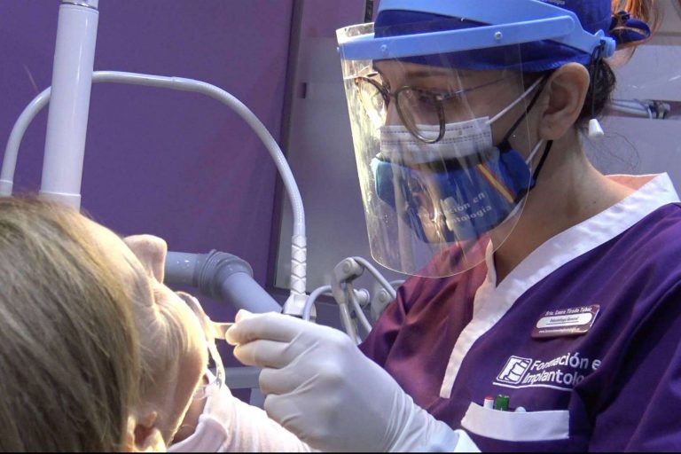 Sedación consciente en la clínica dental Formación en Implantología, la opción perfecta para los pacientes con fobia al dentista