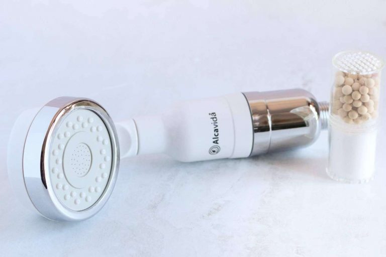 Alcavida expone las ventajas de los filtros de ducha terapéuticos