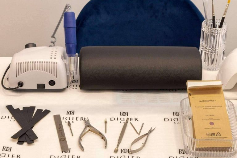 LuxNail&Beauty garantiza a sus clientes la correcta esterilización de los instrumentos de trabajo para hacer la manicura