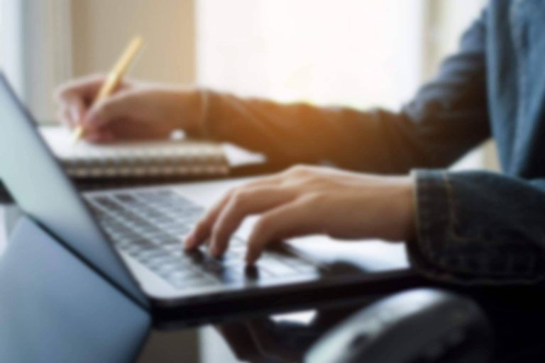 Los servicios en Barcelona de traductores jurados se pueden obtener a través de la empresa Iuratum