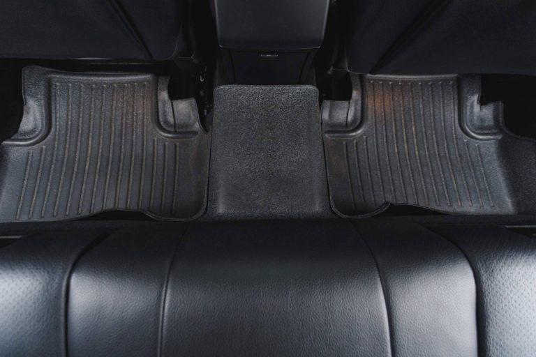 Distribuciones Cantelar ofrece alfombrillas de moqueta ideales para embellecer y proteger los vehículos