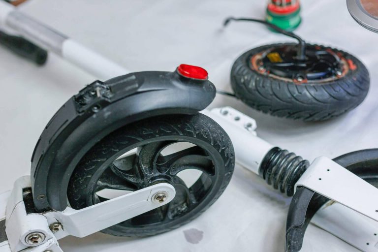 Reparar los patinetes eléctricos en LYNX
