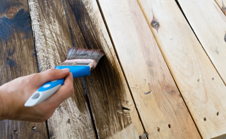 Trucos para pintar la madera y que la pintura no salte