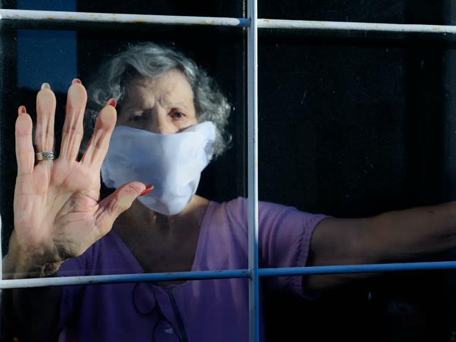 La vejez: La tarta de cumpleaños que se convierte en antorcha.