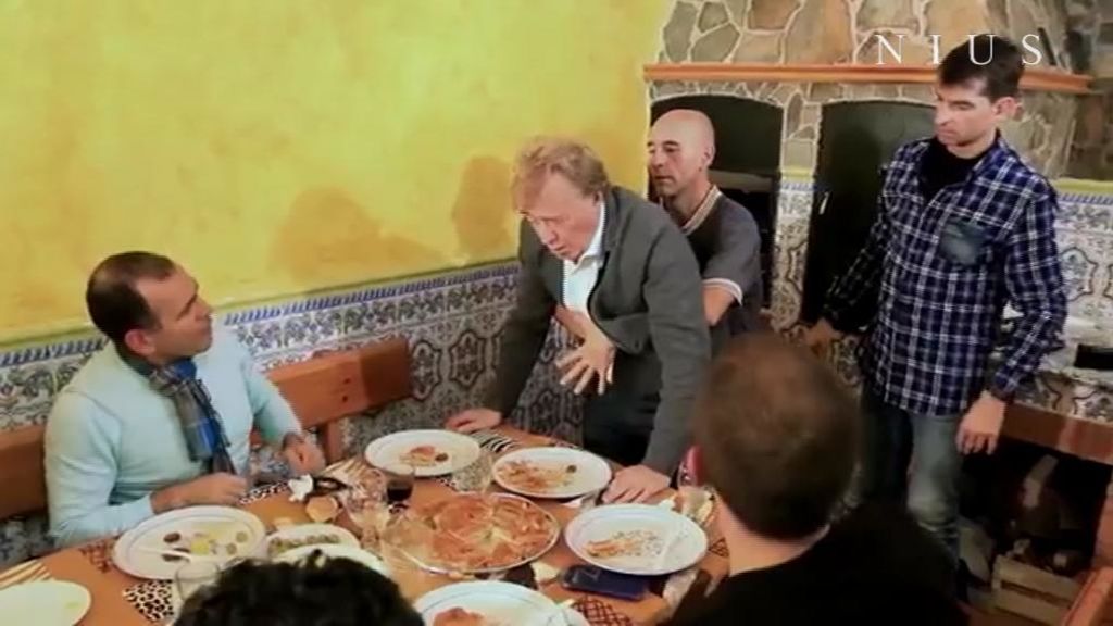 Qué hacer ante un atragantamiento 1 Aplica los "cinco y cinco" que recomienda la Cruz Roja Estadounidense