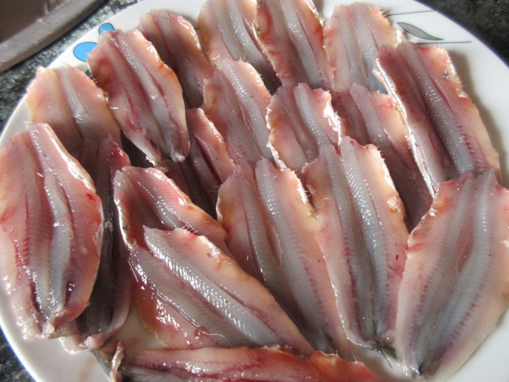 Limpieza de los boquerones para vinagre