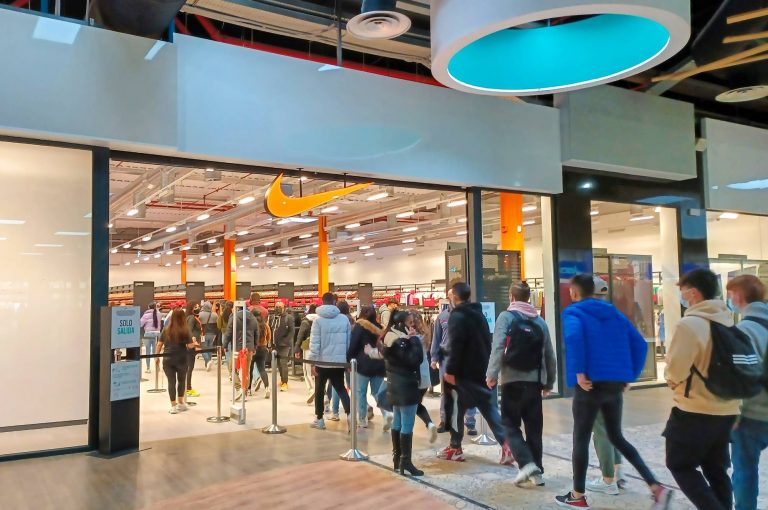 Sorpresa en Nike: Elliott Hill, nuevo timón de la marca