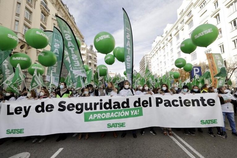 SATSE reúne a 1.000 sanitarios para protestar ante el Congreso