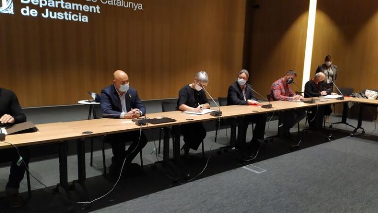 Generalitat Cataluña y sindicatos de prisiones firman un acuerdo para la jubilación anticipada a los 60
