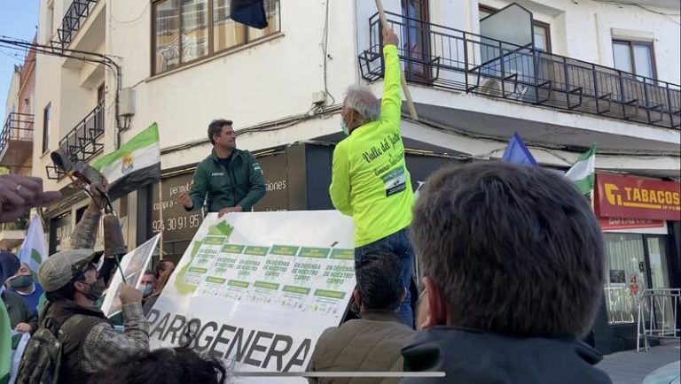 Cientos de agricultores y ganaderos exigen en Mérida que se adopten medidas para poder vivir del campo