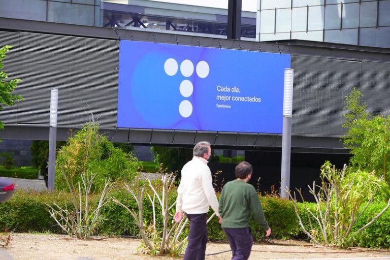 Telefónica amplía a 2.753 personas el máximo de salidas voluntarias