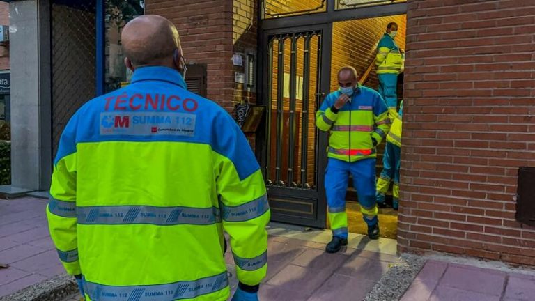 Homicidios investiga la extraña muerte de un hombre en su casa de Puente de Vallecas