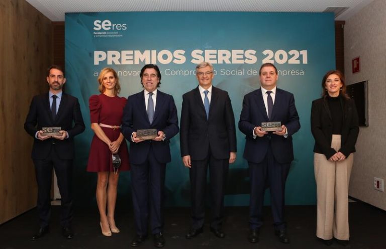 Correos Market, Generación Sacyr Senior y Samsung Smart School, Premios SERES 2021