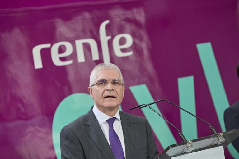 Renfe instalará placas solares para paliar el incremento del precio de la luz