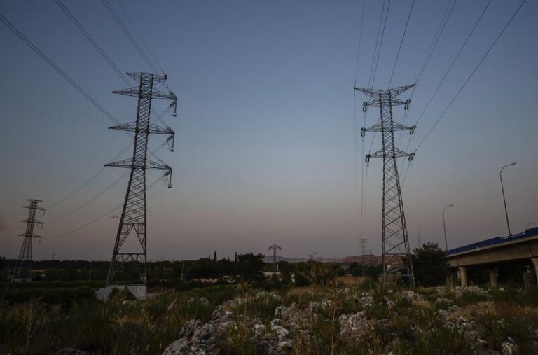 El precio de la luz sube un 2,5% este viernes, hasta los 226,15 euros/MWh