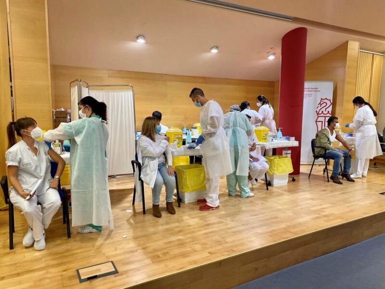 Un total de 379 sanitarios valencianos están de baja por covid