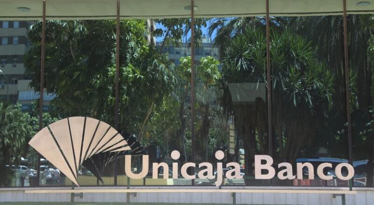 Fitch confirma el rating de Unicaja Banco en 'BBB-'