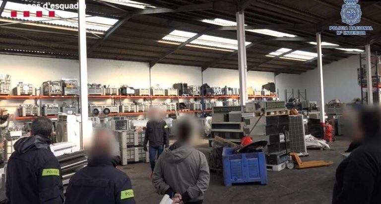 Detenido un mosso por vender material incautado de plantaciones de marihuana