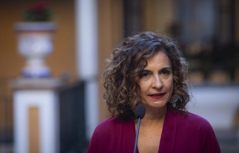 Montero reprocha a Andalucía que haga 