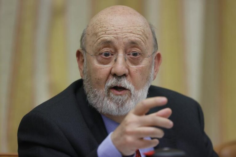 Tezanos carga contra Casado y Abascal y compara sus discursos con los que condujeron al fascismo