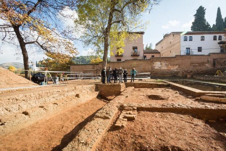 La Alhambra descubre una estructura palatina desconocida en el jardín de la Alamedilla