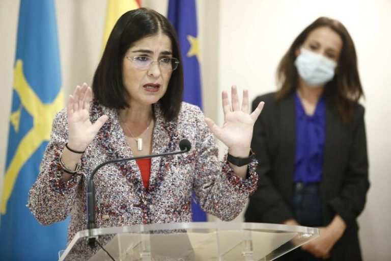 Darias apela a coordinar en la UE las restricciones sin aclarar si se pedirá PCR a europeos vacunados
