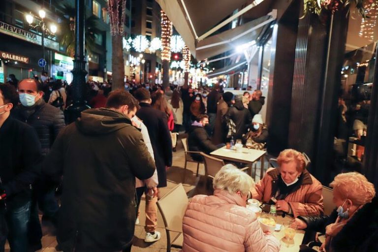 Aumentan los hospitalizados por Covid en Galicia, que registra 9.564 casos activos