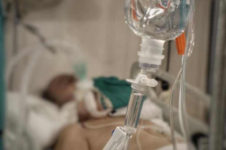 Andalucía alcanza los 395 hospitalizados tras sumar 19, con 82 en UCI, tres más