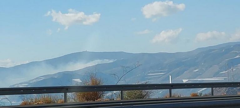 Desalojadas unas 50 viviendas en Gualchos como prevención ante el incendio