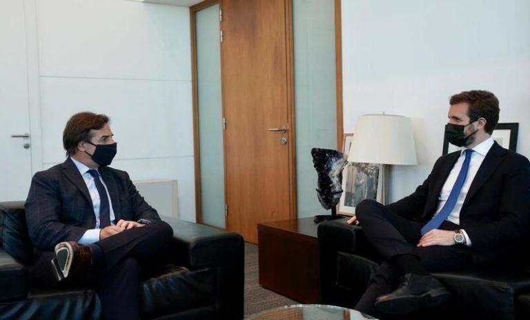 Casado acusa a Sánchez de avalar como presidenta del PSdeG a una persona envuelta en un caso de corrupción