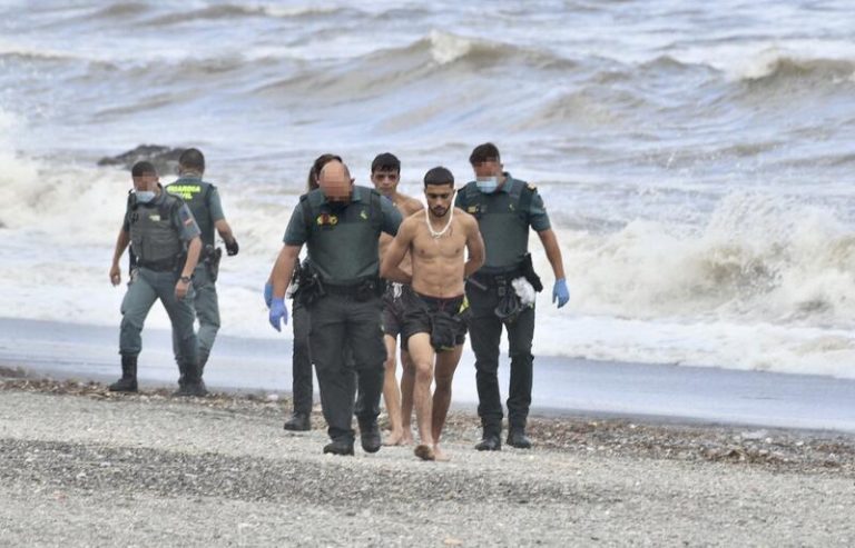 La Guardia Civil tiene constancia de la devolución de 3 adultos a Marruecos, pero no de menores