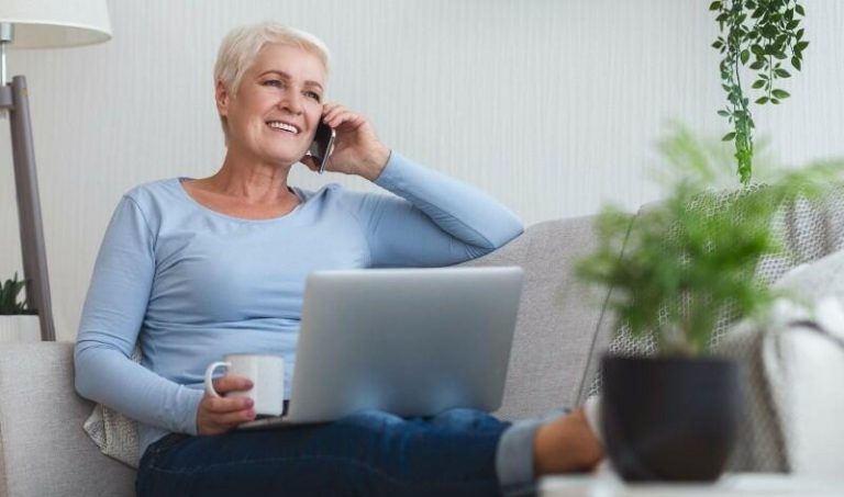 La capacidad de ahorro de los españoles de más de 55 años ha descendido un 8%