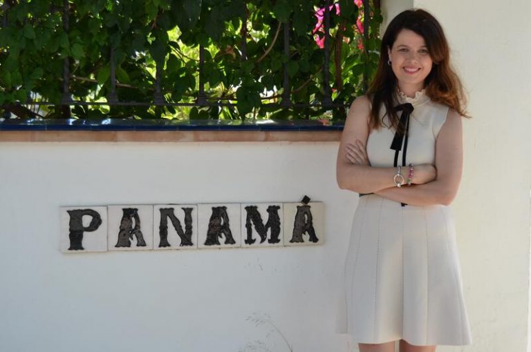 La catedrática de la US Lola Pons, Premio Nacional de Periodismo Miguel Delibes