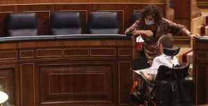 Hacienda esgrime que no puede vetar al cártel de consultoras hasta que la CNMC diga que la sanción es firme
