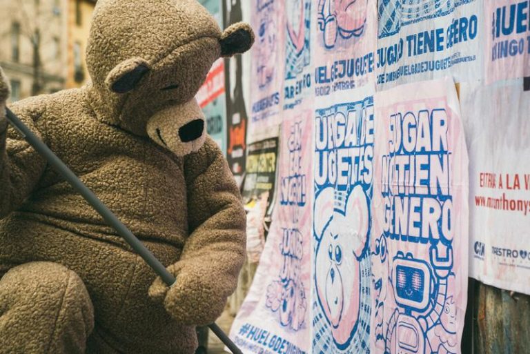 Garzón defiende unos juguetes 