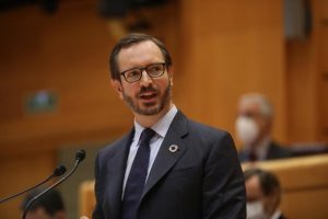 Maroto reclama a Sánchez que "aclare" si va a prorrogar el 10% del IVA de la factura de la luz en 2022