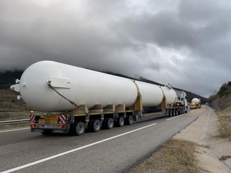 Llegan los primeros 5 tanques para almacenar hidrógeno verde a la planta de Iberdrola en Puertollano