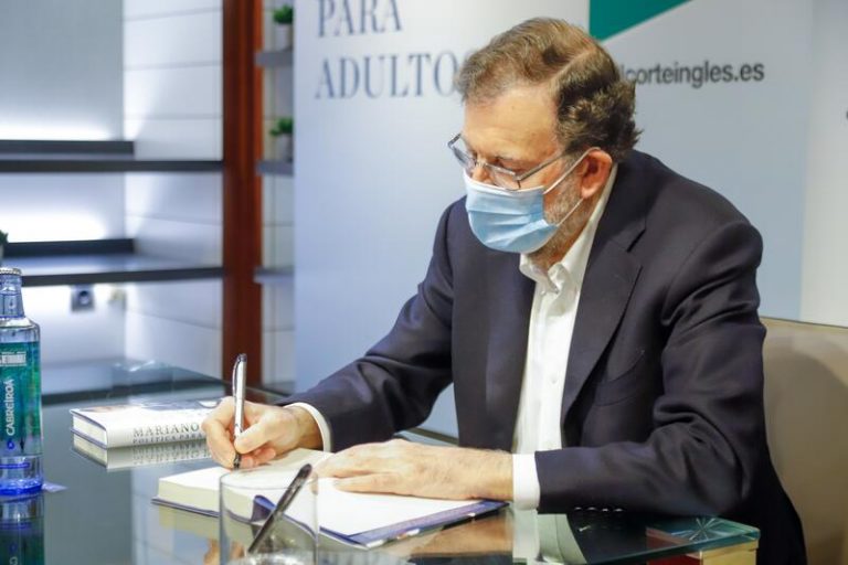 IU dice que Rajoy debería titular su libro como 'Política para corruptos'