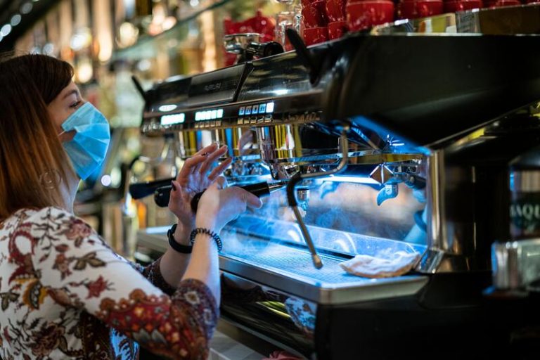 TSJPV extiende el pase covid a toda hostelería, hospitales y gimnasios