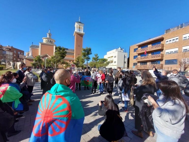 Fakali se concentra tras la muerte de una niña gitana en Grecia ante 