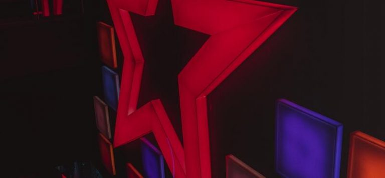 Cineworld tendrá que abonar 851 millones a Cineplex como compensación por abortar su fusión