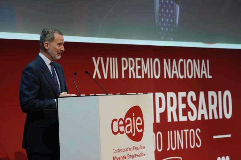 Felipe VI destaca a los jóvenes empresarios como el 
