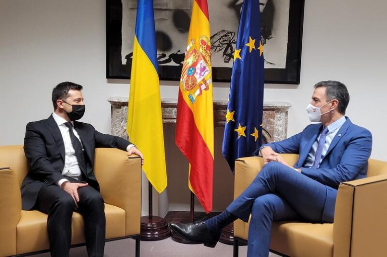 Sánchez traslada al presidente de Ucrania el compromiso de España con su integridad
