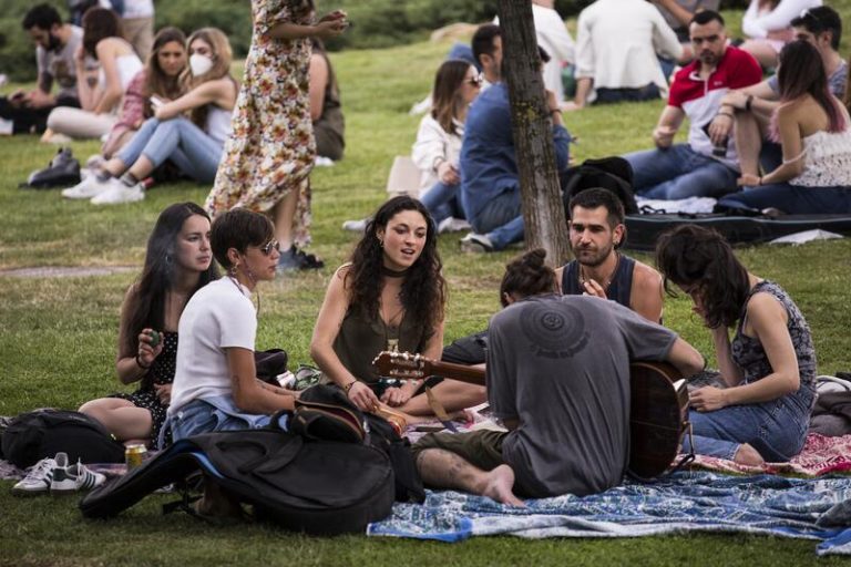 La población española se redujo en 72.007 personas en la primera mitad de 2021