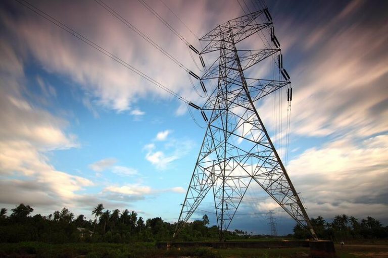 El precio de la luz del domingo bate un nuevo récord histórico, hasta los 319,33 euros/MWh