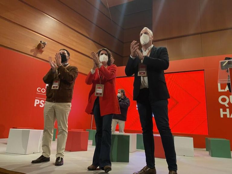 Montero critica que Casado 