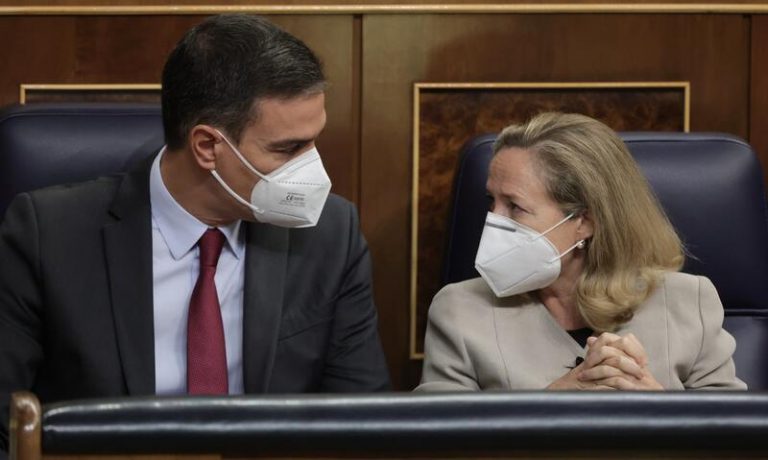 Calviño y su gestión económica coparán la última sesión de control al Gobierno del año en el Congreso